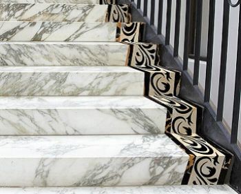 Đá ốp cầu thang